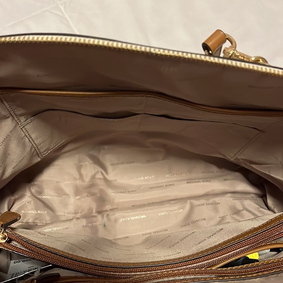 Michael Kors Riley purse - Picture 4 of 5